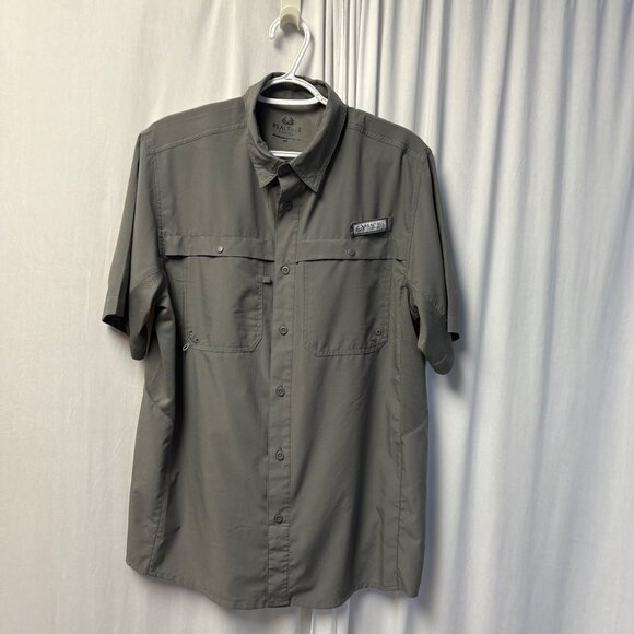 Realtree Fishing Gray Short Sleeve Button-Up Shirt Mens Sz Medium Outdoor Casual - Picture 1 of 8
